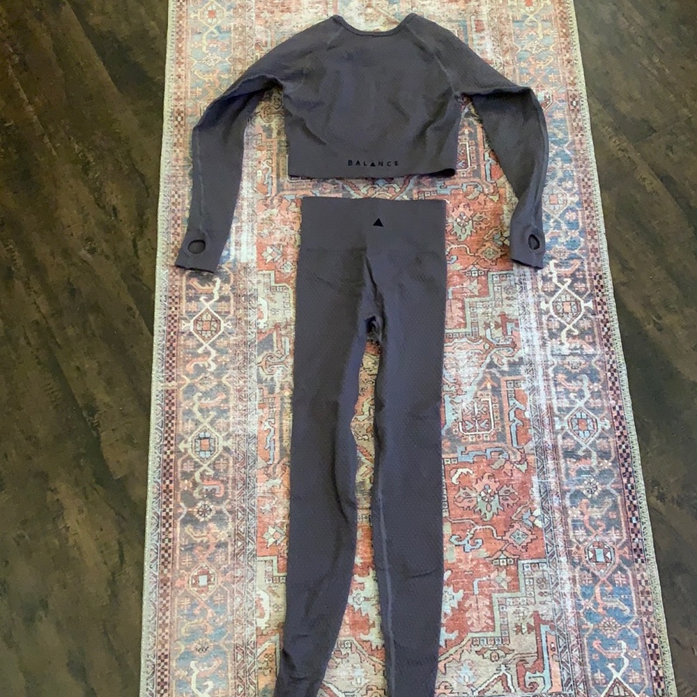 Balance Athletica quartz energy long sleeve crop and leggings